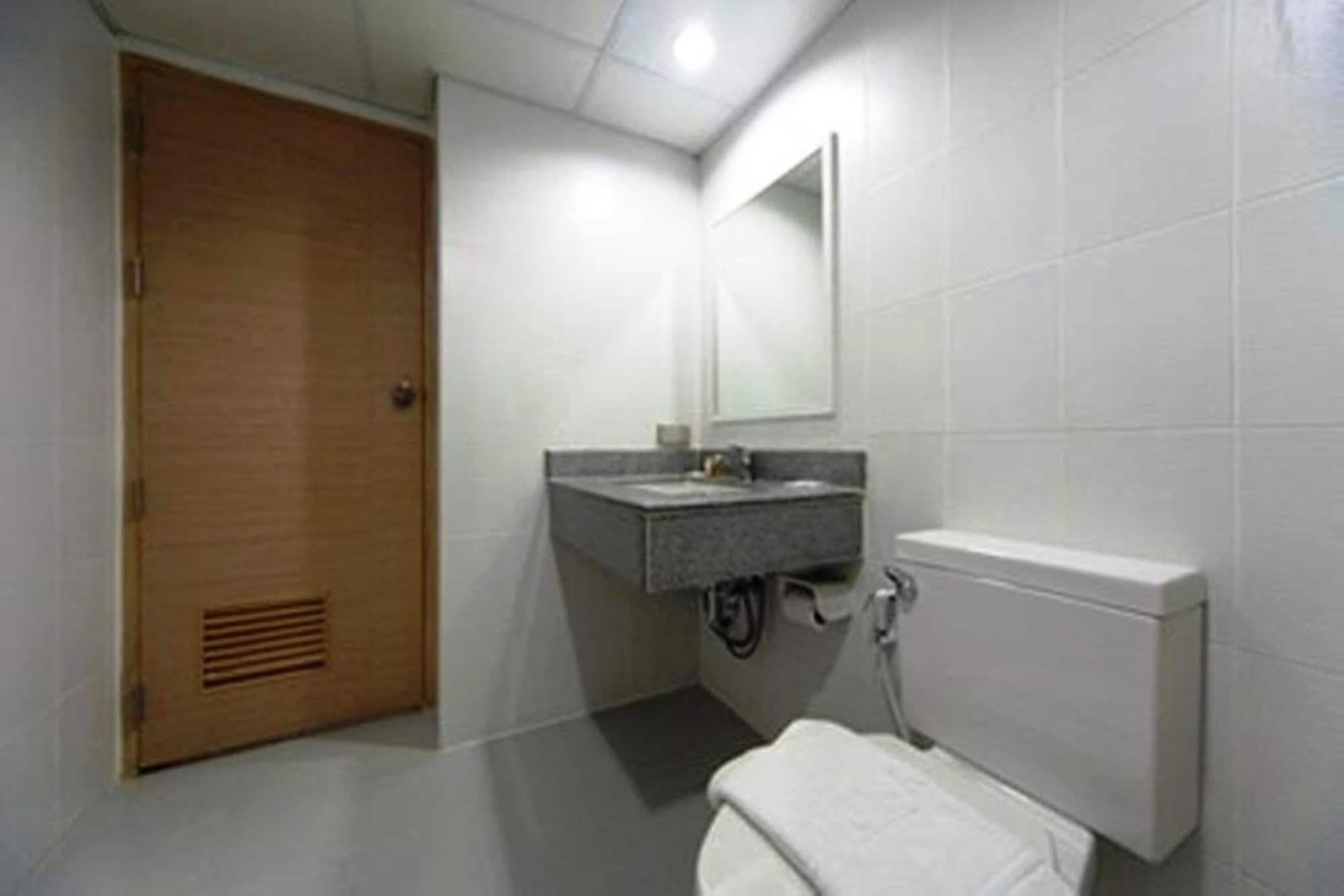 Gateway Hotel Pratunam Бангкок Экстерьер фото