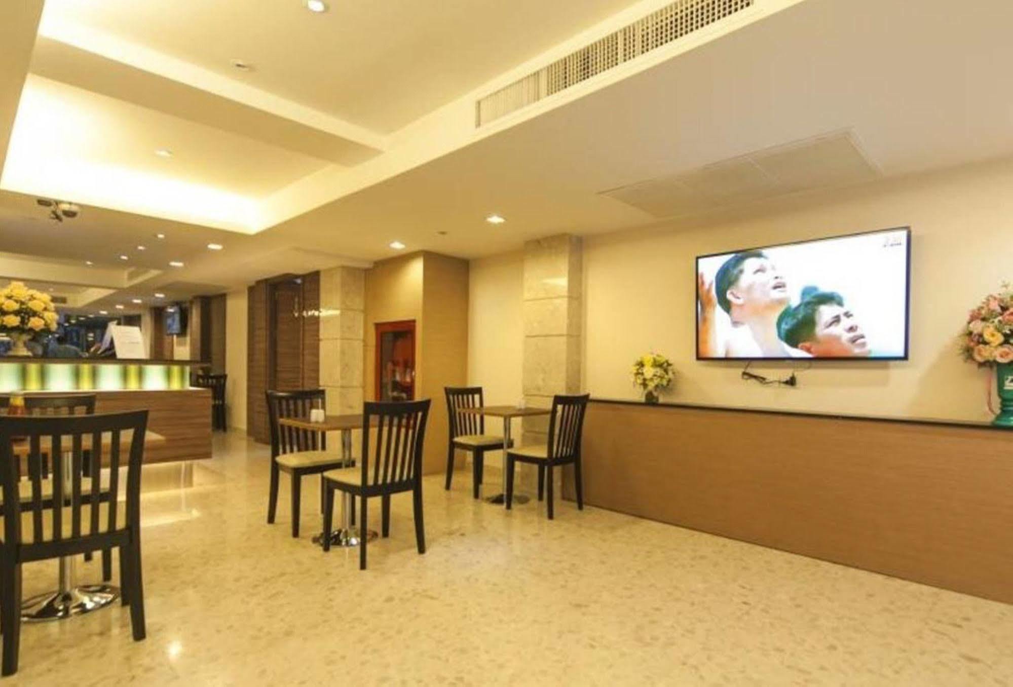 Gateway Hotel Pratunam Бангкок Экстерьер фото