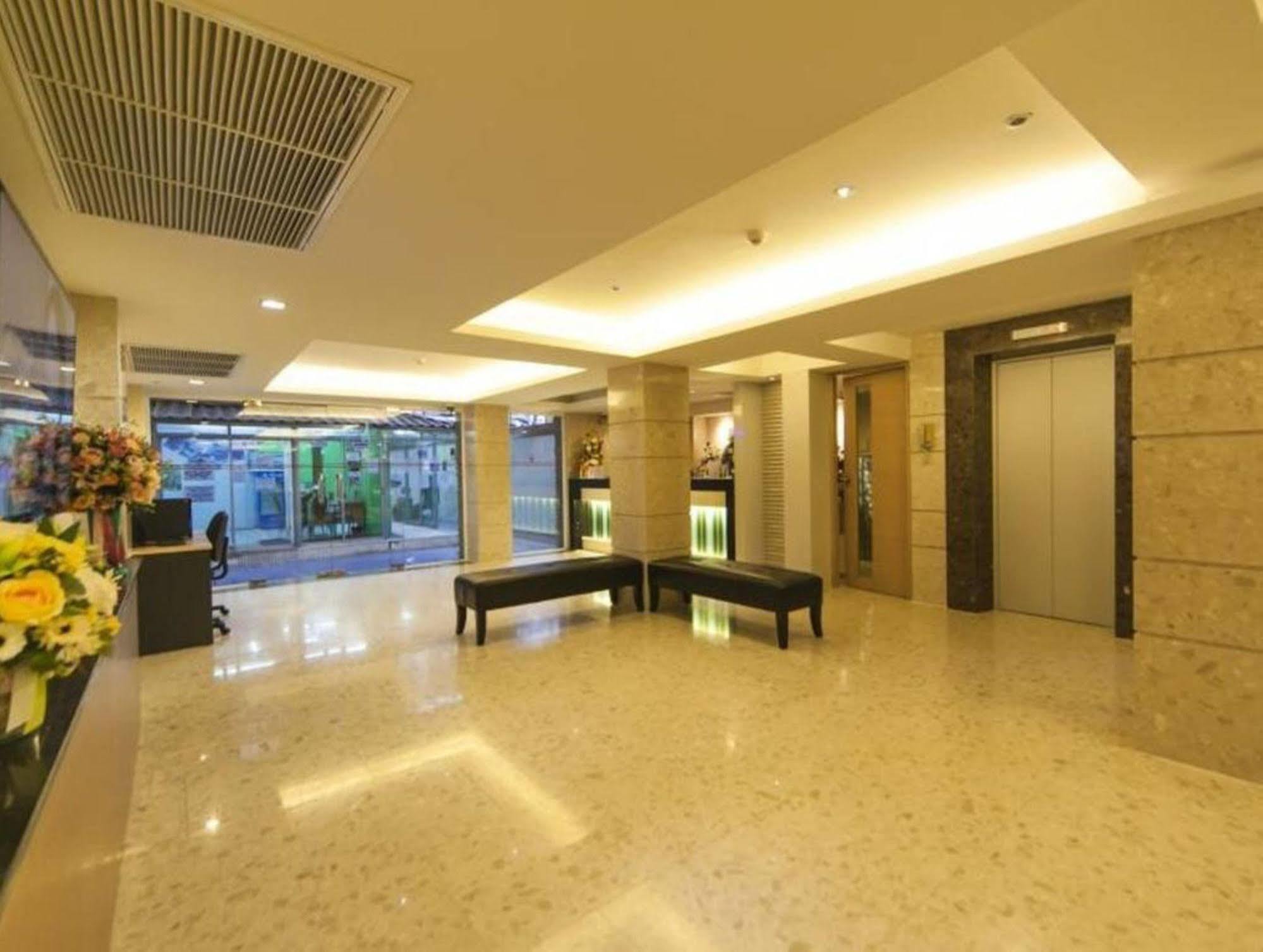 Gateway Hotel Pratunam Бангкок Экстерьер фото