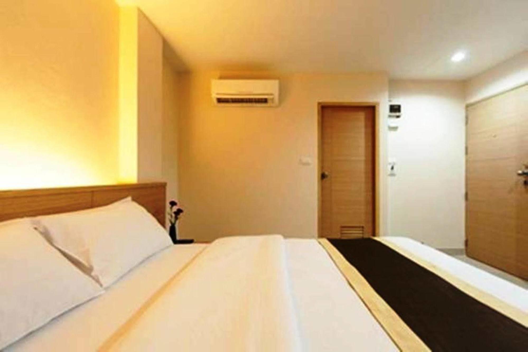 Gateway Hotel Pratunam Бангкок Экстерьер фото